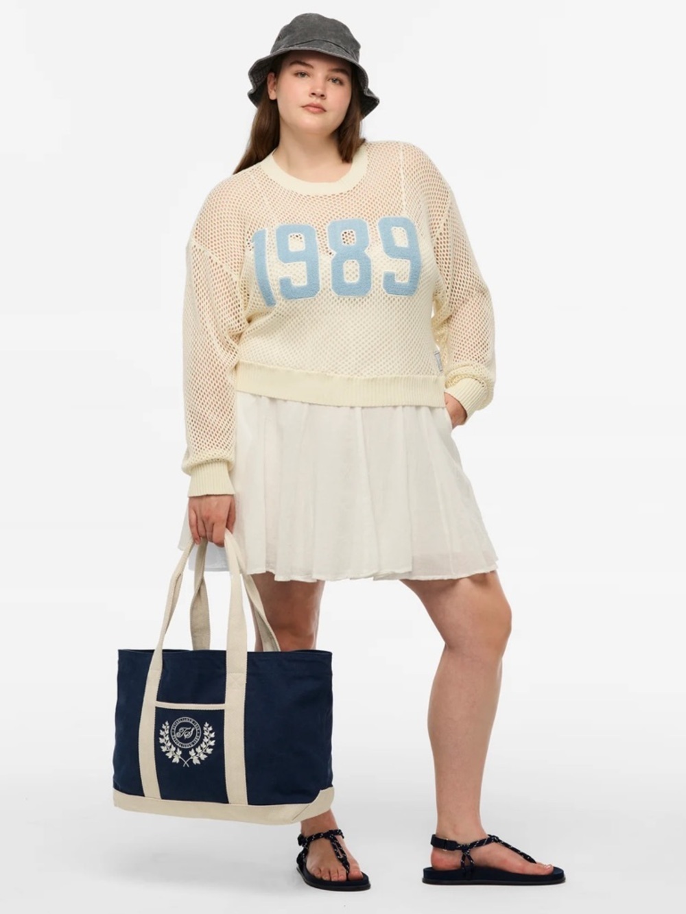 Taylor Swift Crest Washed Navy Beach Tote, NWT - Picture 6 of 9
